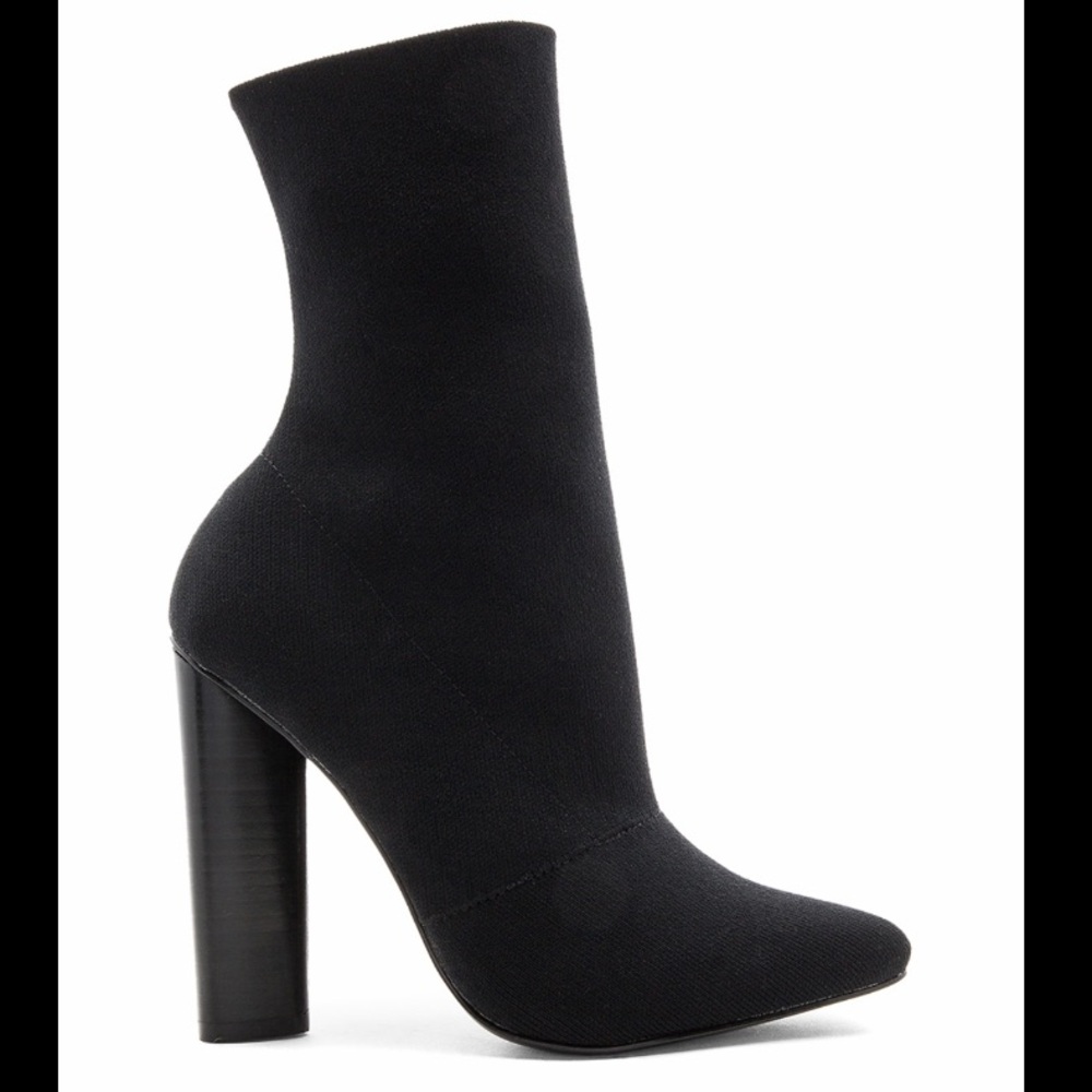 Steve Madden capitol black booties